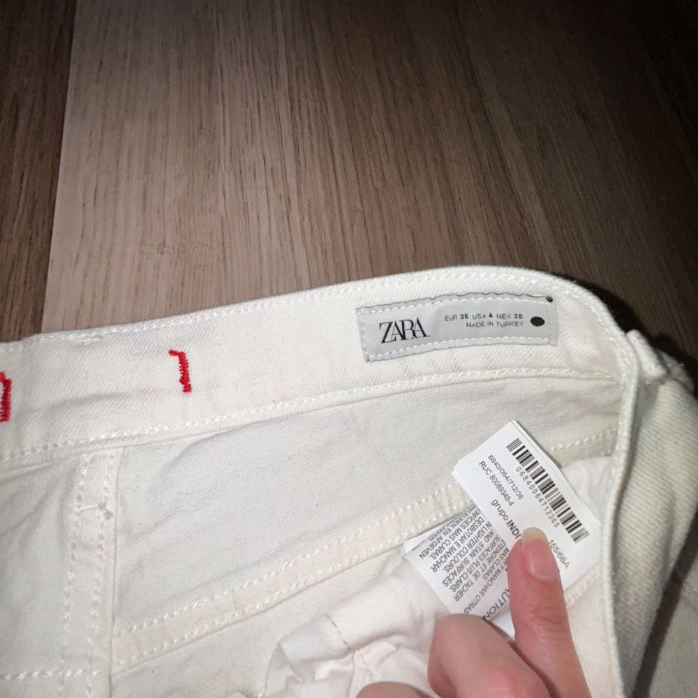 NWT Zara Relaxed Straight Leg Mid Rise SIZE 4 Antique Ecru Denim Jeans Womens - Picture 3 of 7